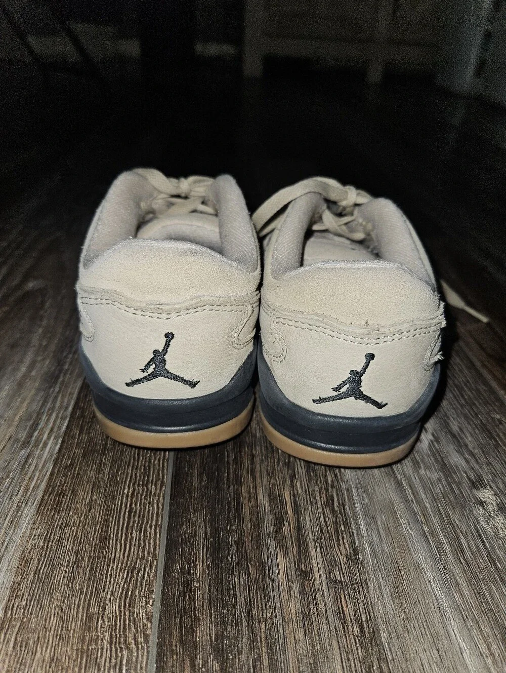 Men's Casual Suede Low-Top Jordan Sneakers in Beige